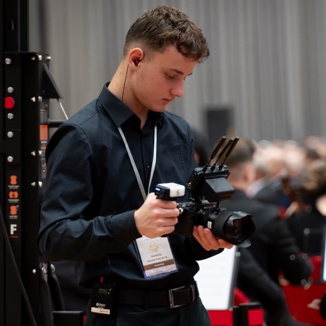 Matvii Maksymchuk bei der Arbeit